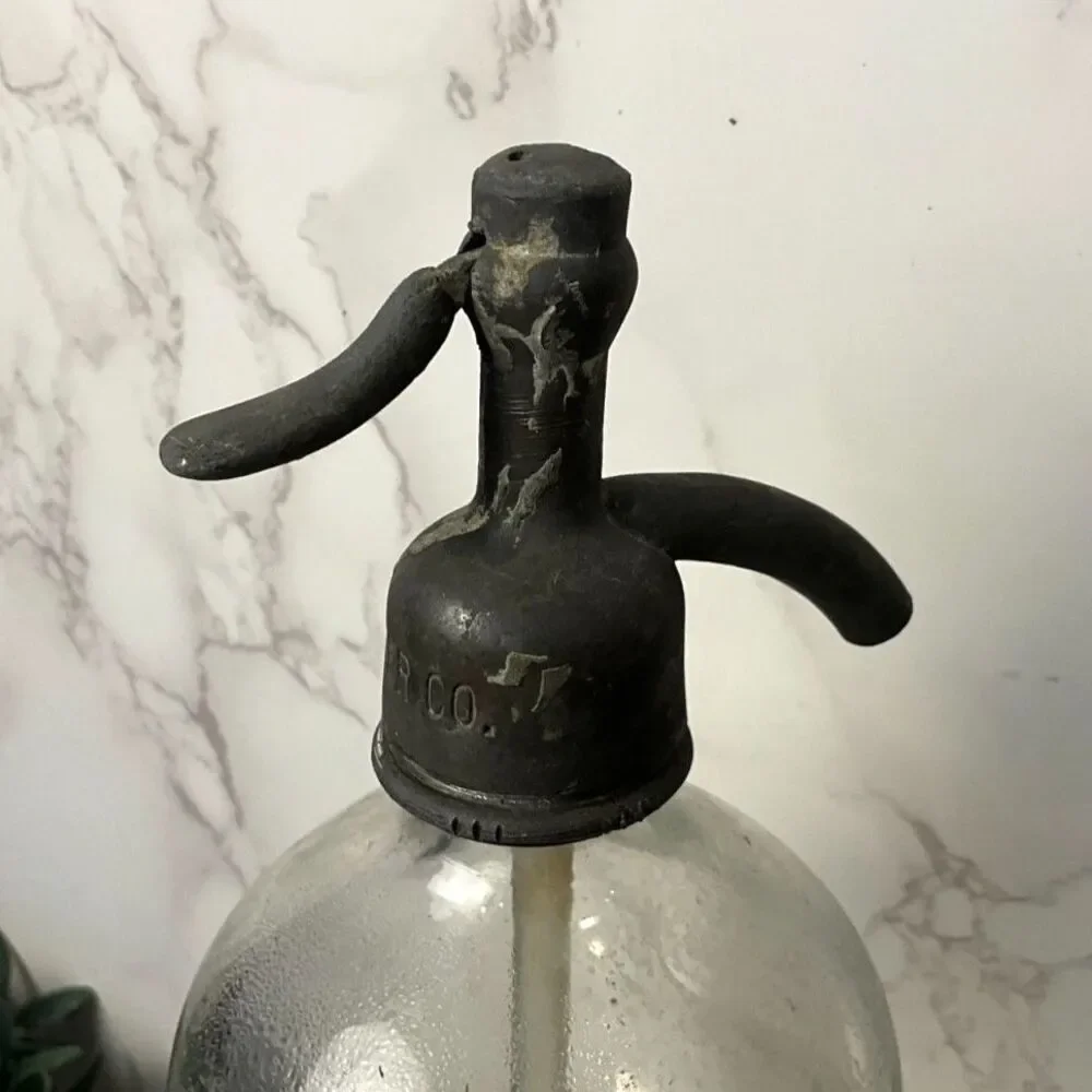 Vintage glass seltzer bottle NJ Mineral Water Co Neward NJ 26 fl oz Boyd Street